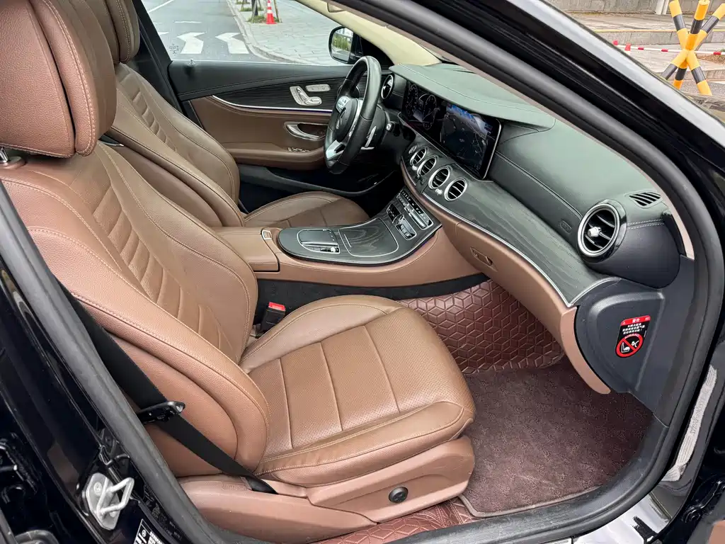 Mercedes-Benz E-Class — миниатюра 13