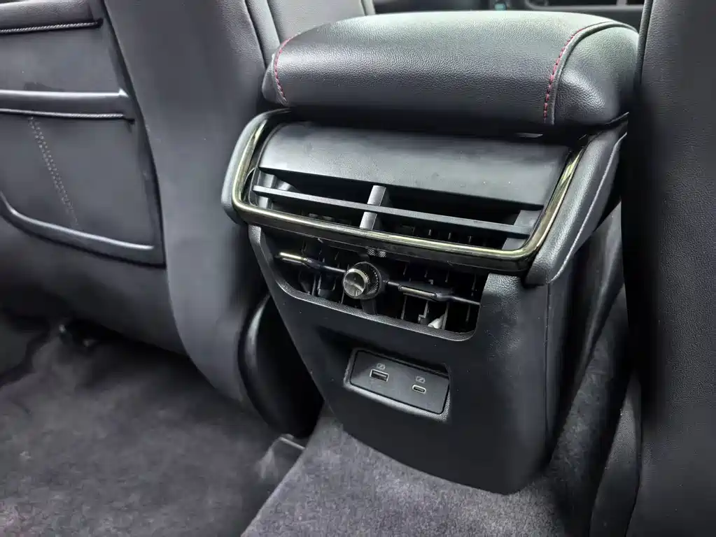 Ford Mondeo — миниатюра 10