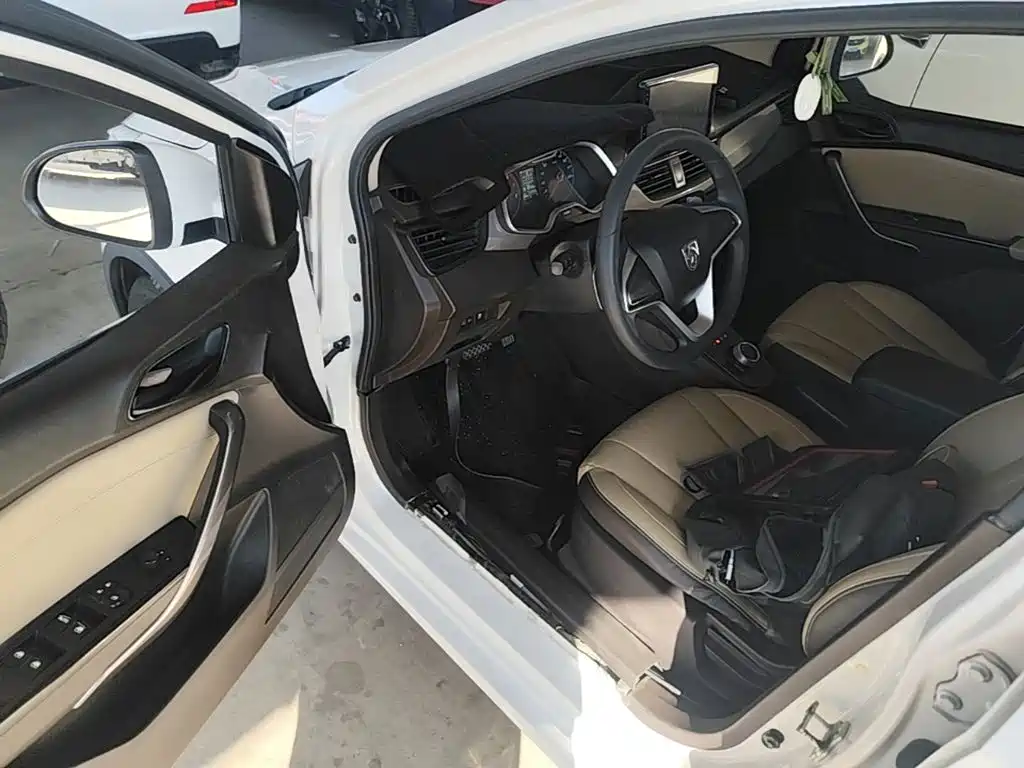 Baojun 310W — миниатюра 16