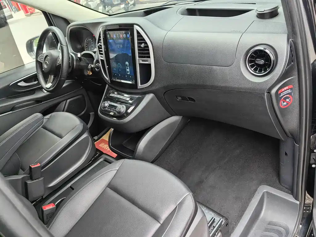 Mercedes-Benz Vito 2021 2.0T Elite 7 мест
