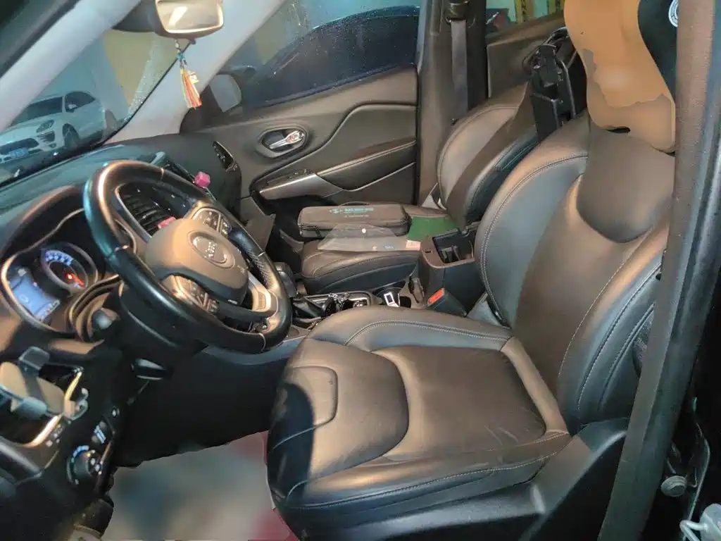 Jeep Cherokee — миниатюра 11