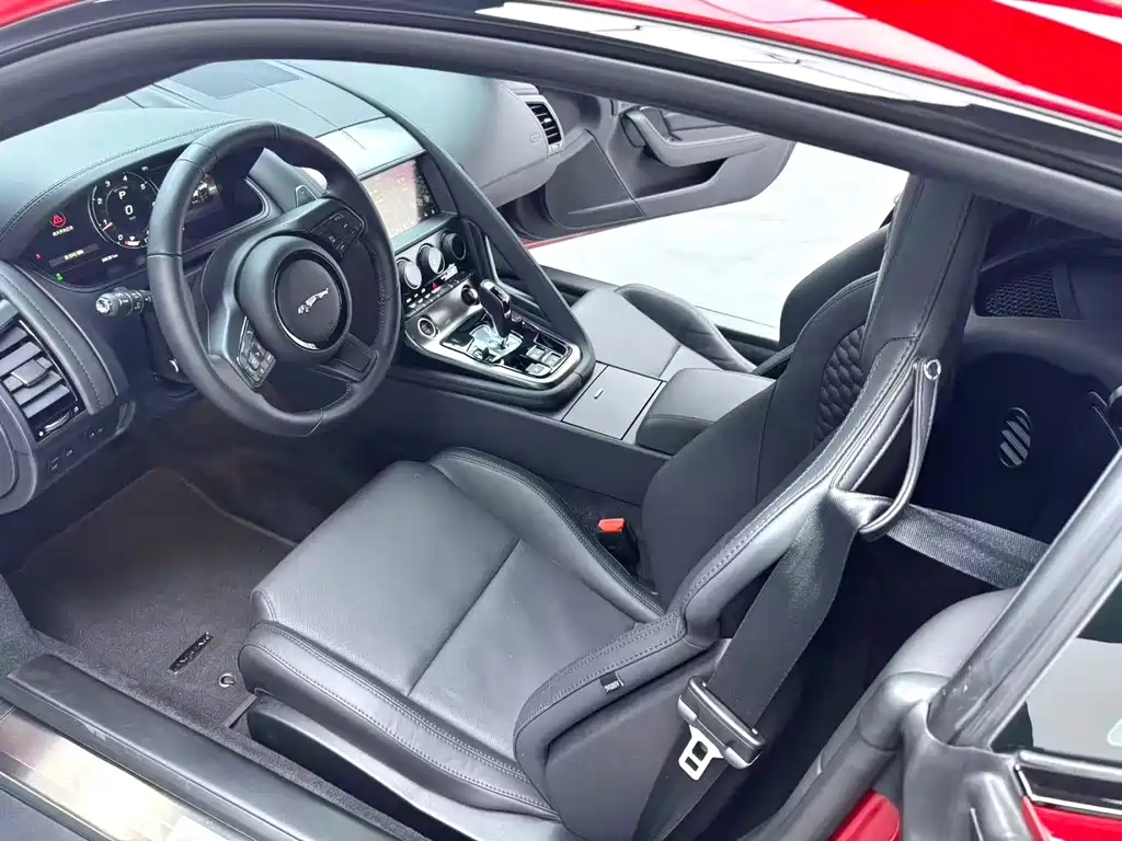Jaguar F-Type 2024 P300 75