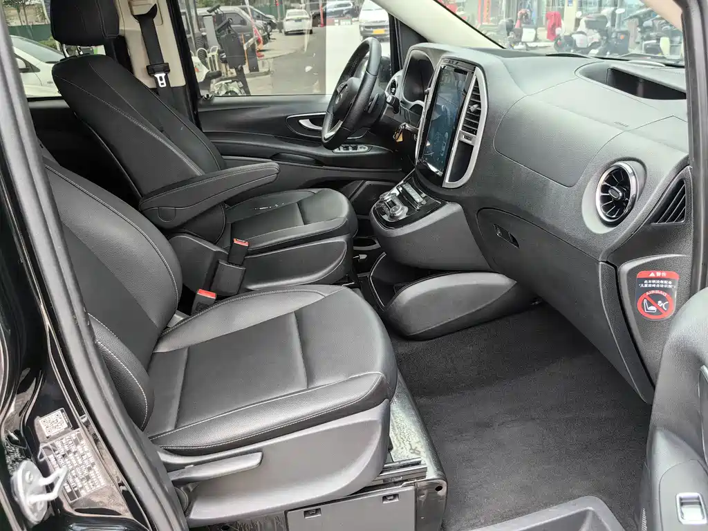 Mercedes-Benz Vito 2021 2.0T Elite 7 мест