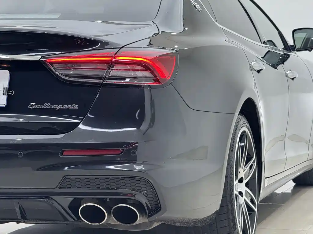 Maserati Quattroporte — миниатюра 4