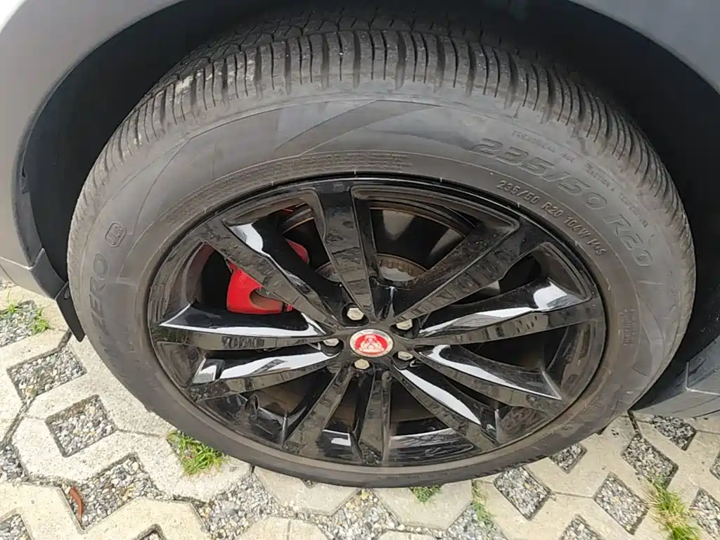 Jaguar E-PACE — миниатюра 23