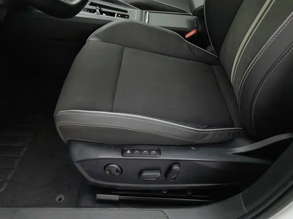 Volkswagen Golf — миниатюра 20