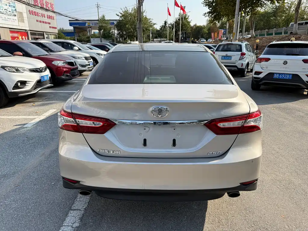 Toyota Camry — миниатюра 5