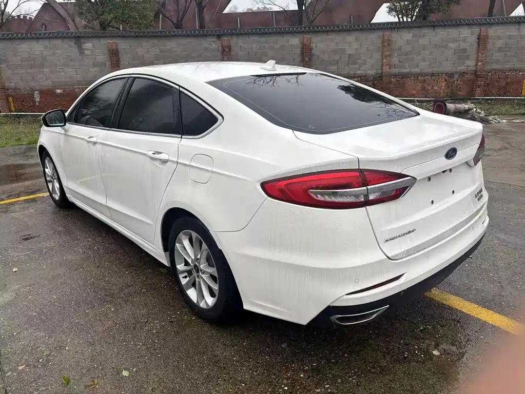 Ford Mondeo — миниатюра 6