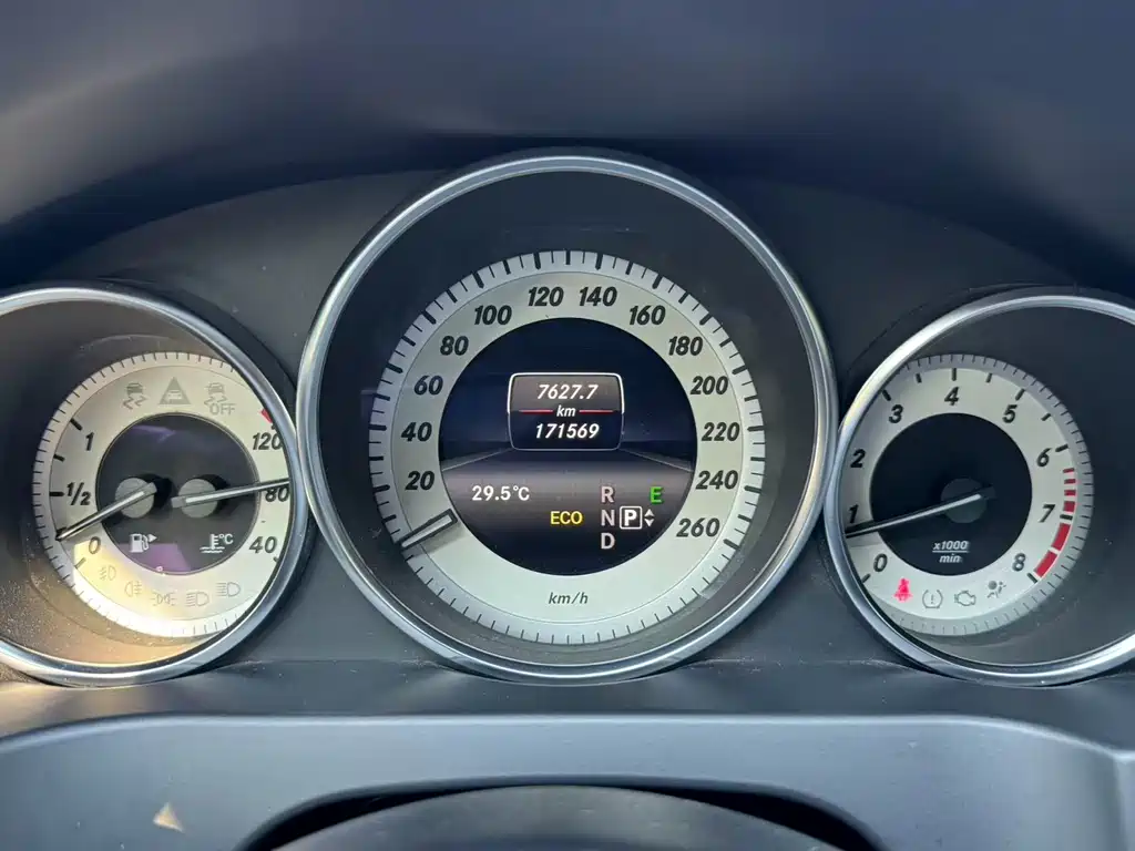 Mercedes-Benz E-Class (Import) — миниатюра 15