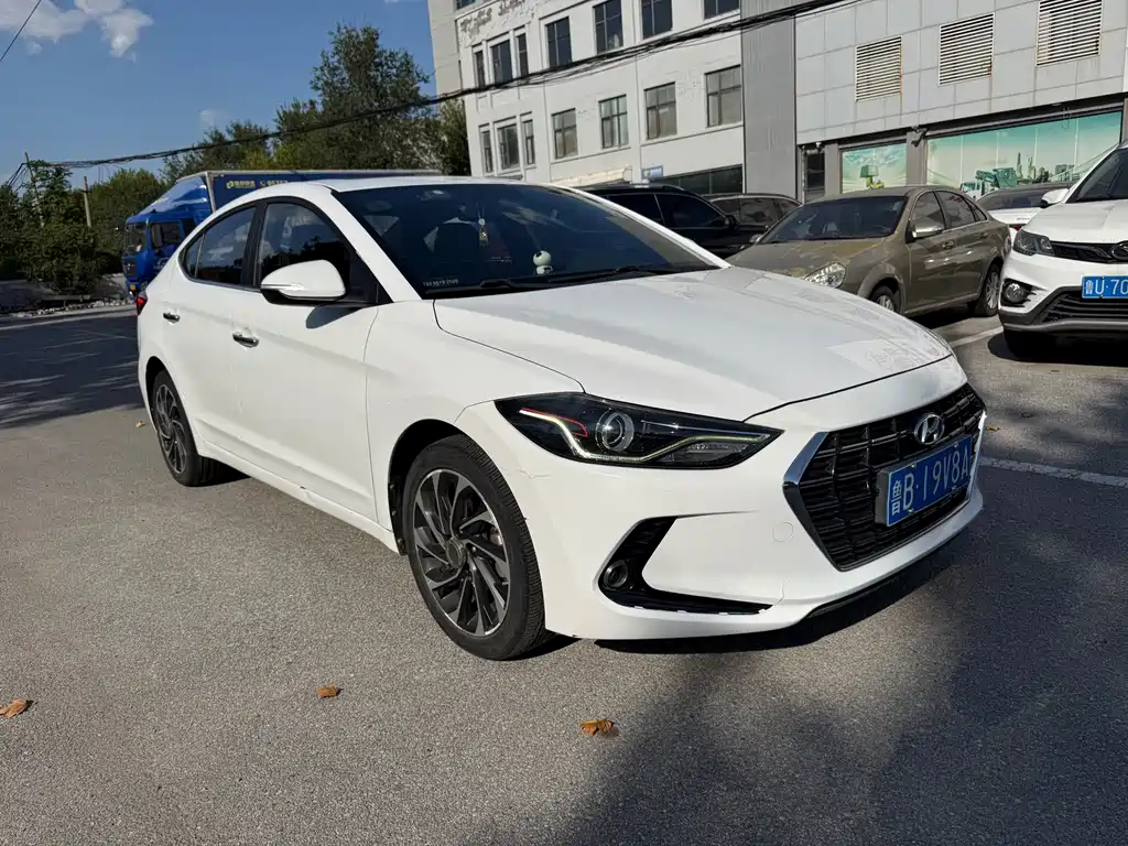 Hyundai Elantra — миниатюра 3