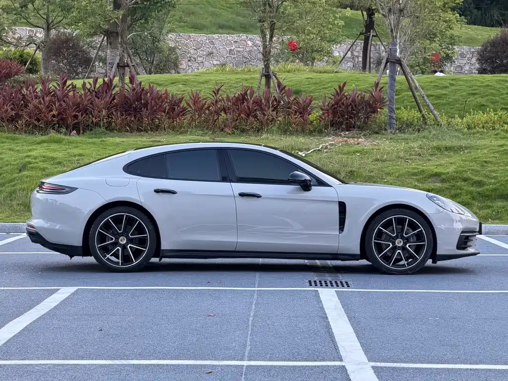 Porsche Panamera — миниатюра 6