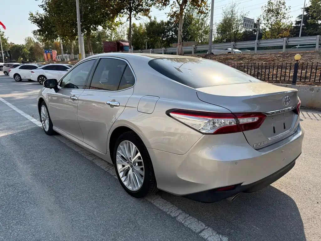 Toyota Camry — миниатюра 6