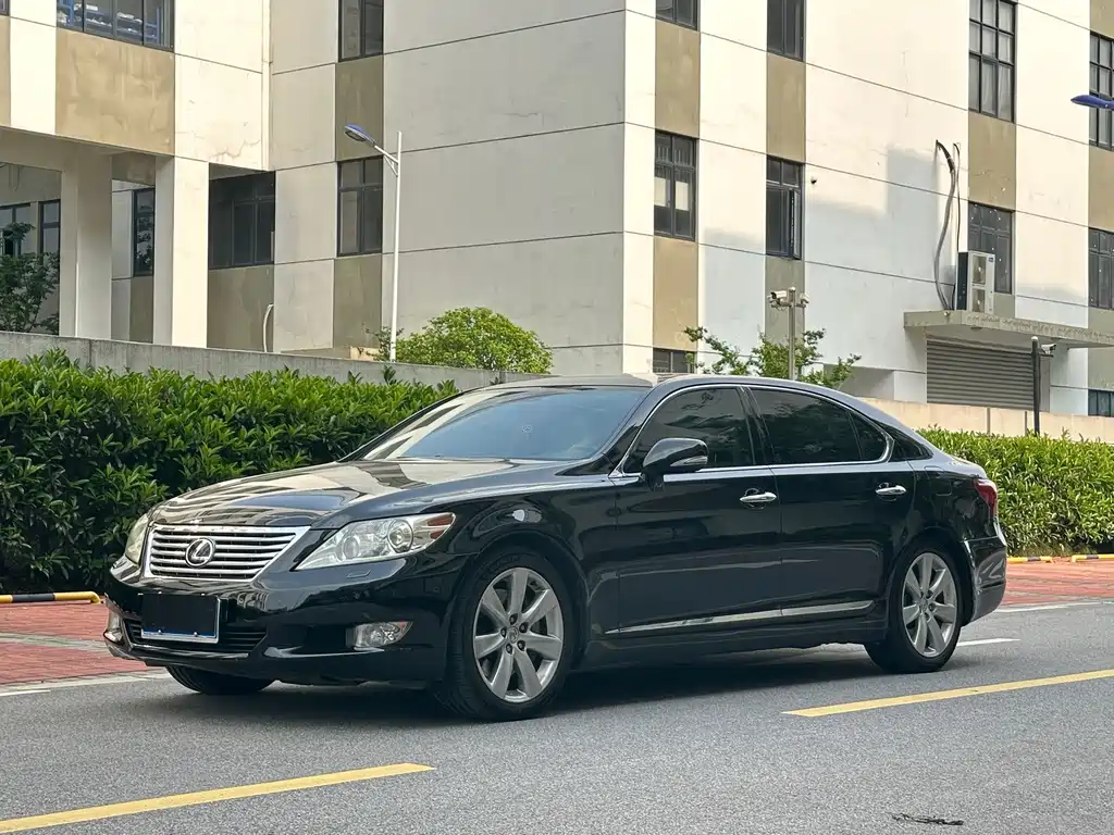 Lexus LS 2010