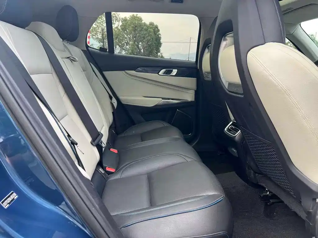 Lynk & Co 01 2019 2.0T Pro V