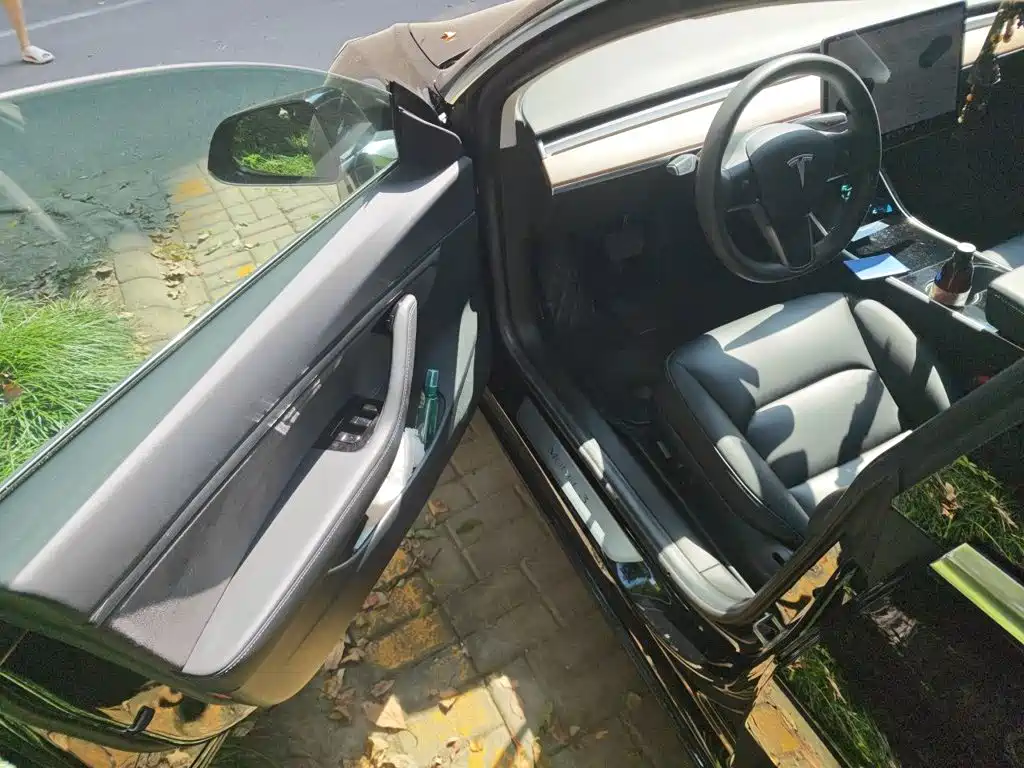 Tesla Model 3 — миниатюра 20