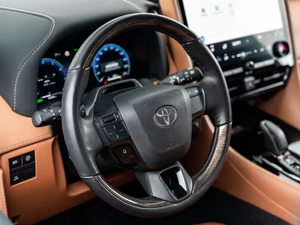 Toyota Alphard — миниатюра 14