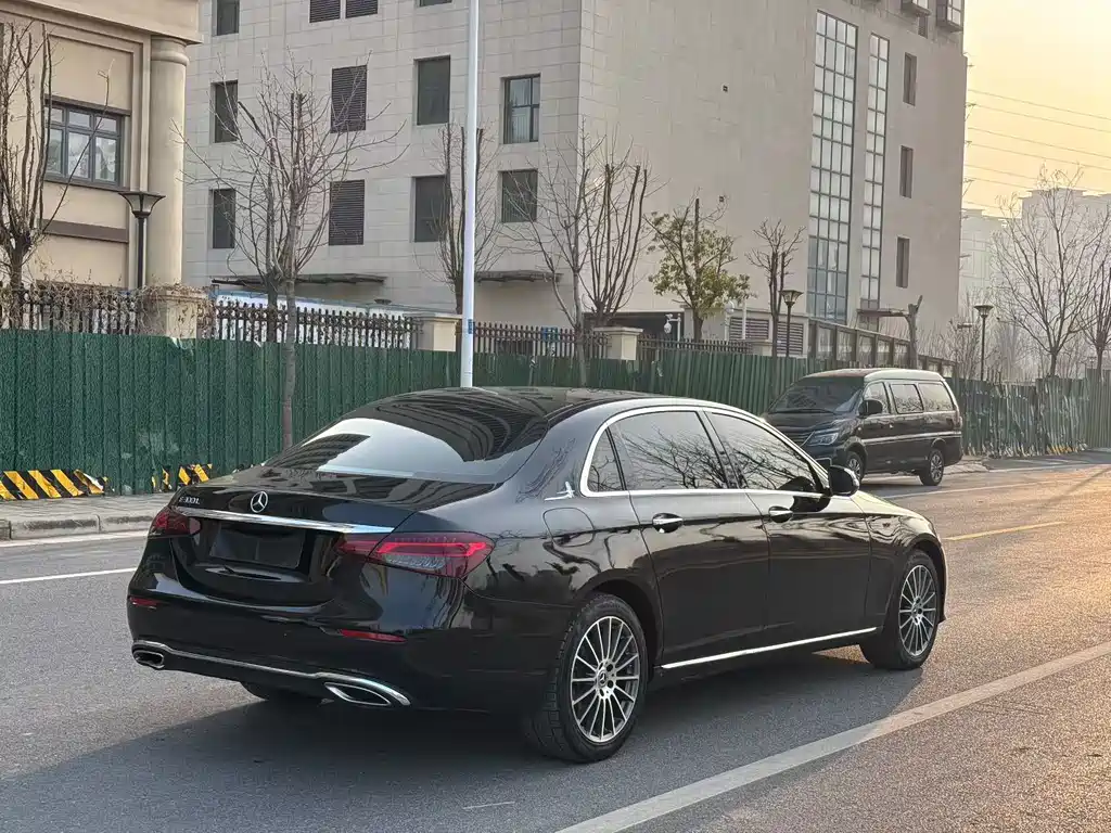 MERCEDES-BENZ E CLASS