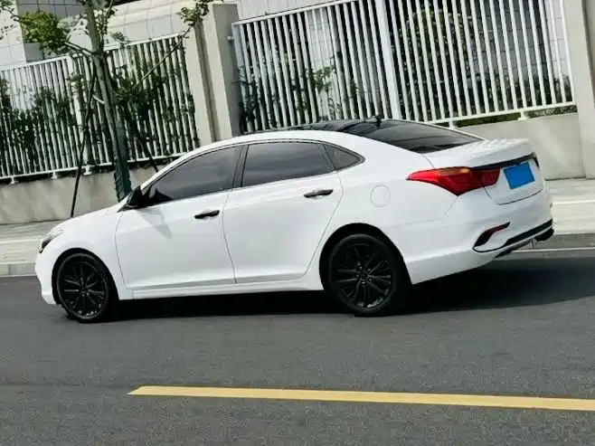 Hyundai Mistra - фото 3
