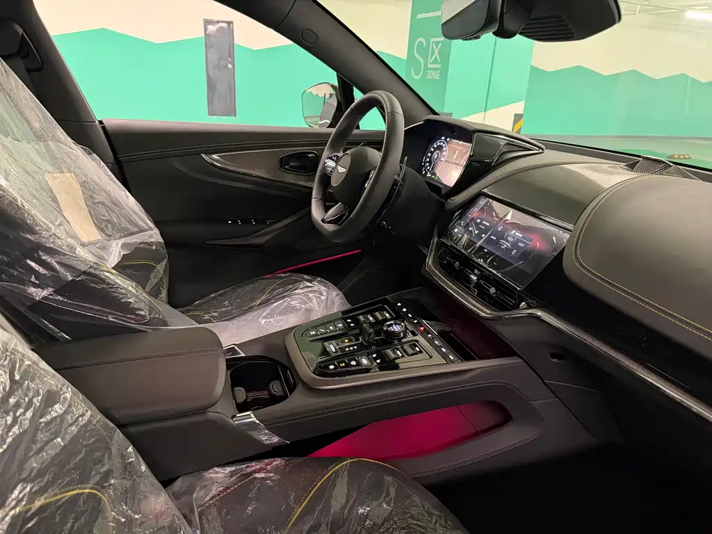 Aston Martin DBX — миниатюра 9