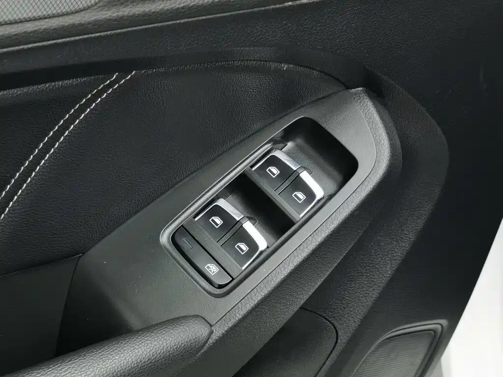 Roewe RX5 — миниатюра 9