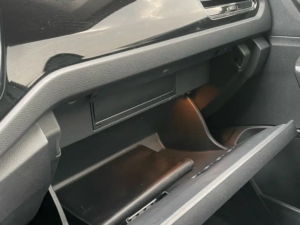 VOLKSWAGEN T ROC EXPLORING SONGS