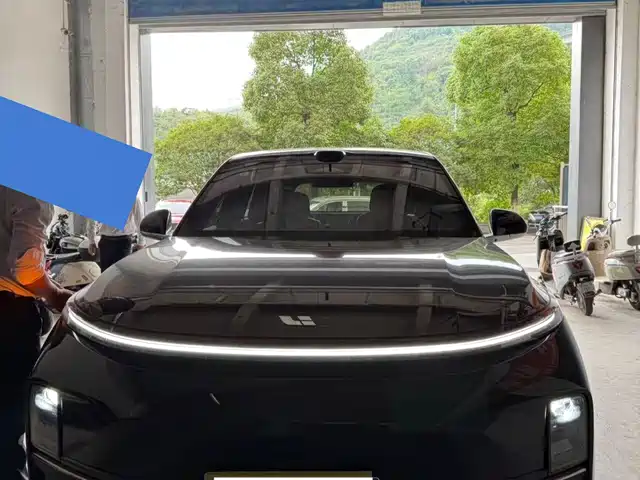 Li Auto L8