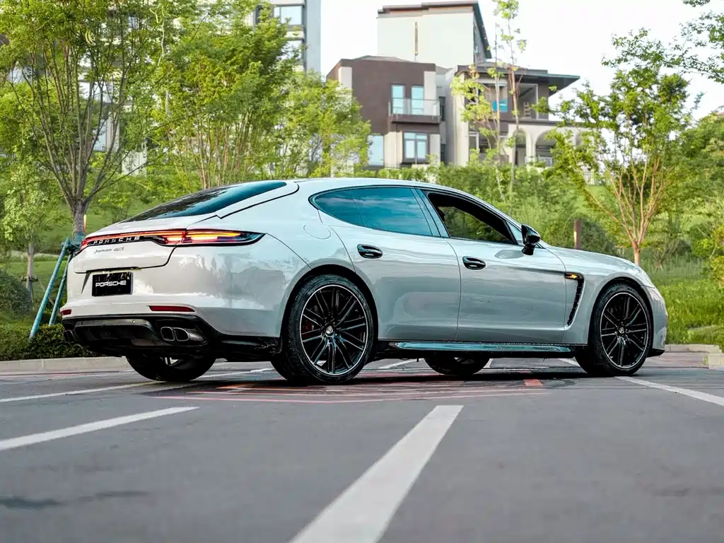 Porsche Panamera 2010 Panamera 4S 4.8L