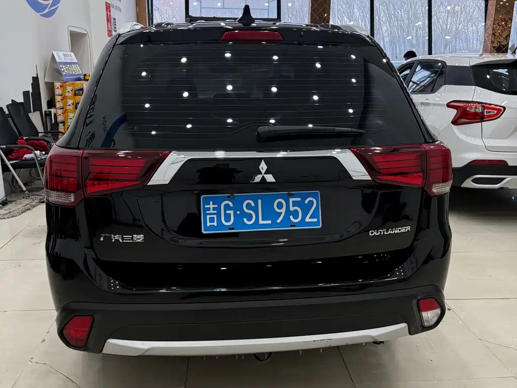 MITSUBISHI OUTLANDER