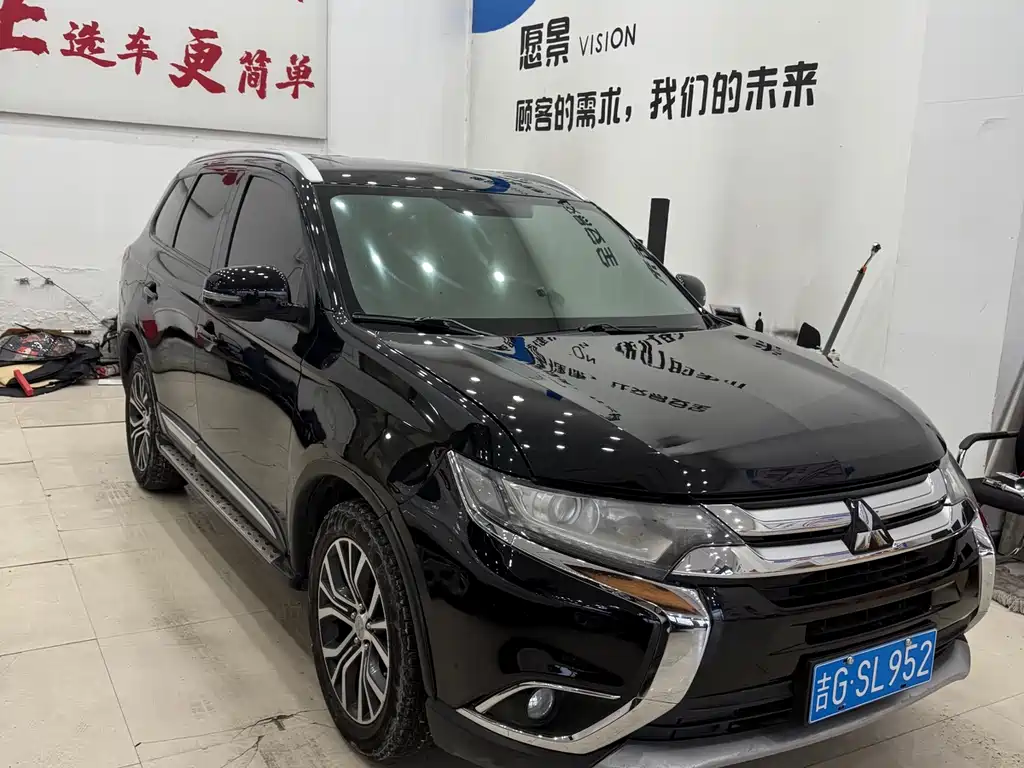 MITSUBISHI OUTLANDER