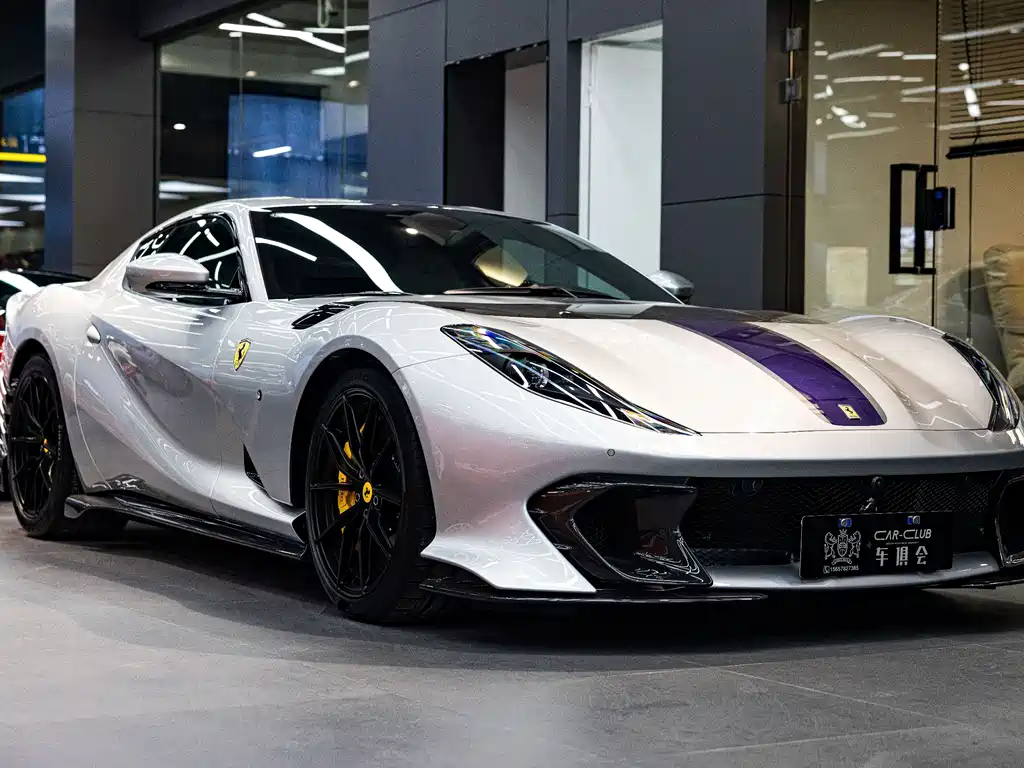 Ferrari 812 2024