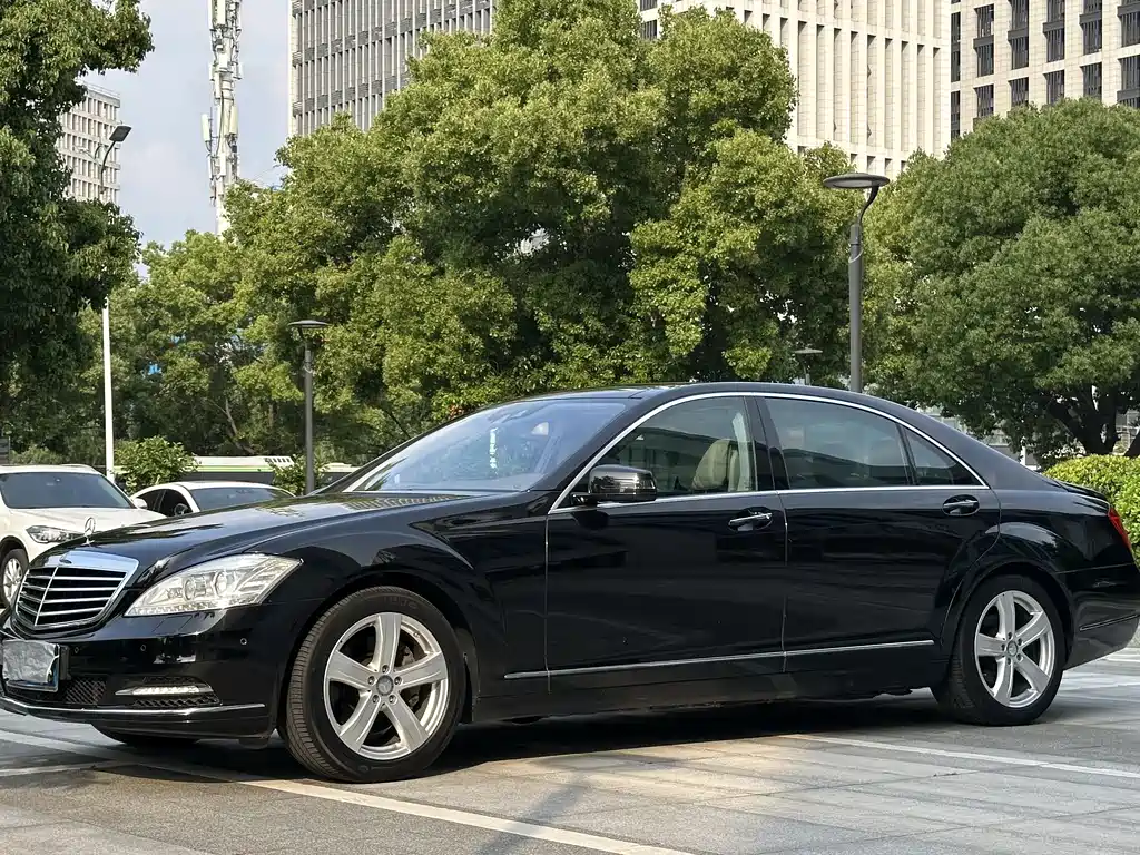 Mercedes-Benz S-Class 2009