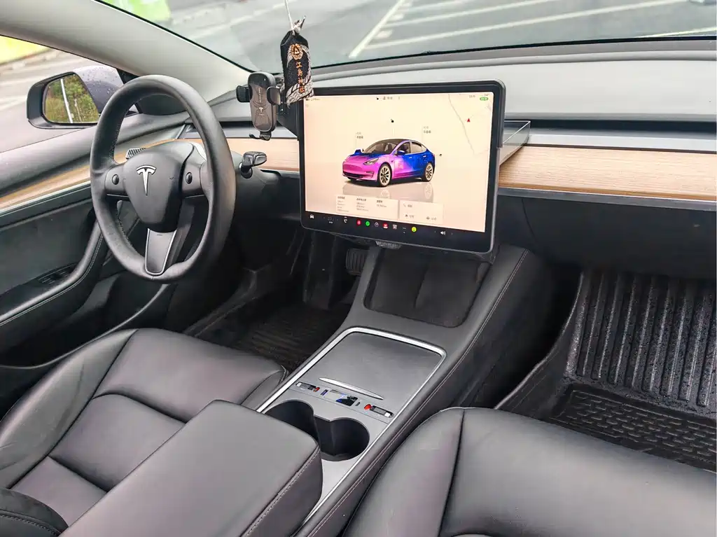 Tesla Model 3 — миниатюра 12