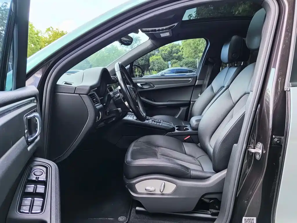 Porsche Macan — миниатюра 3