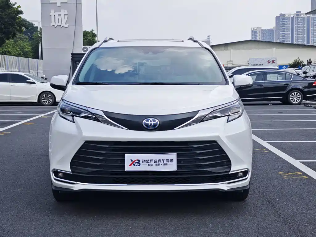Toyota Sienna — миниатюра 2