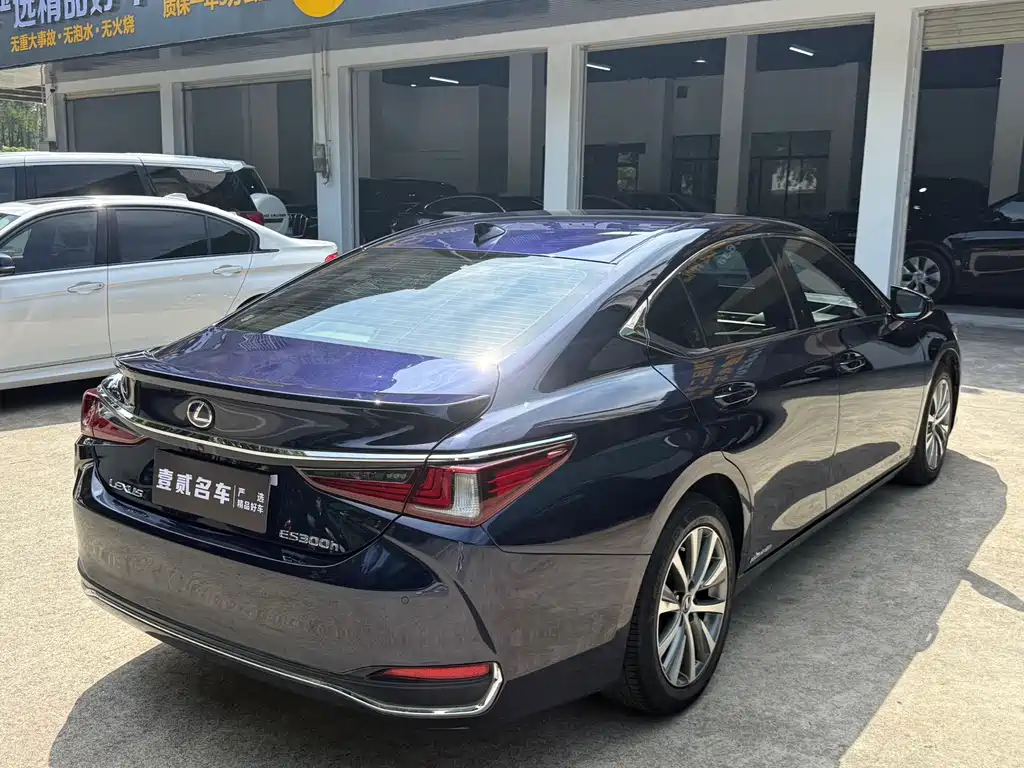 Lexus ES — миниатюра 16
