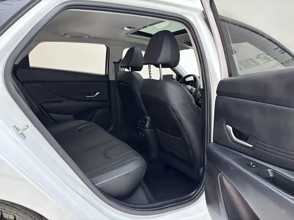 Hyundai Elantra — миниатюра 28