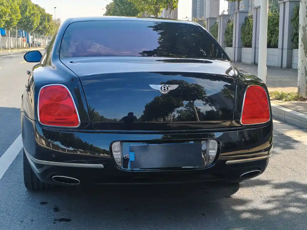 Bentley Flying Spur — миниатюра 21