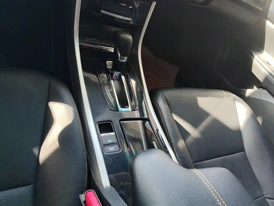 Honda Accord — миниатюра 16