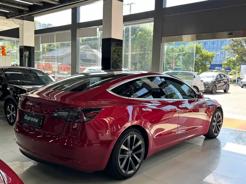 Tesla Model 3 — миниатюра 8