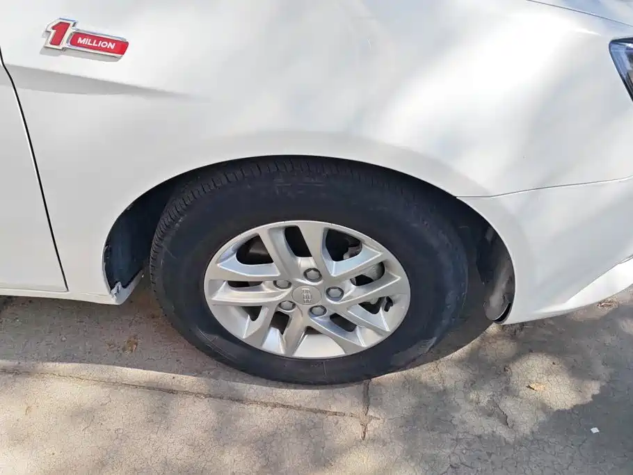 Geely Emgrand — миниатюра 6