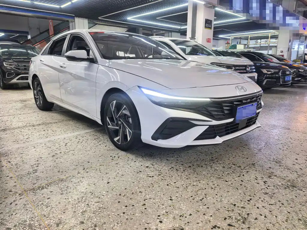 HYUNDAI ELANTRA