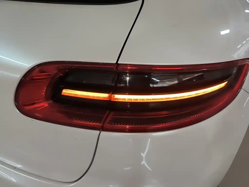 Porsche Macan — миниатюра 8