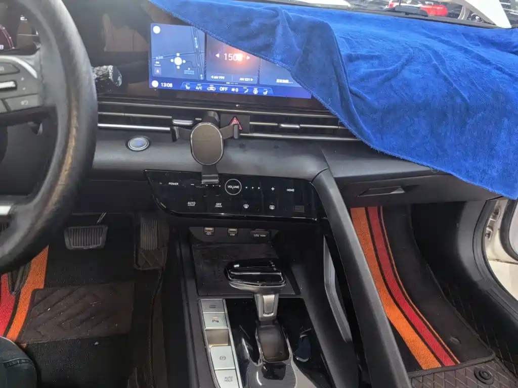 Hyundai Elantra — миниатюра 13