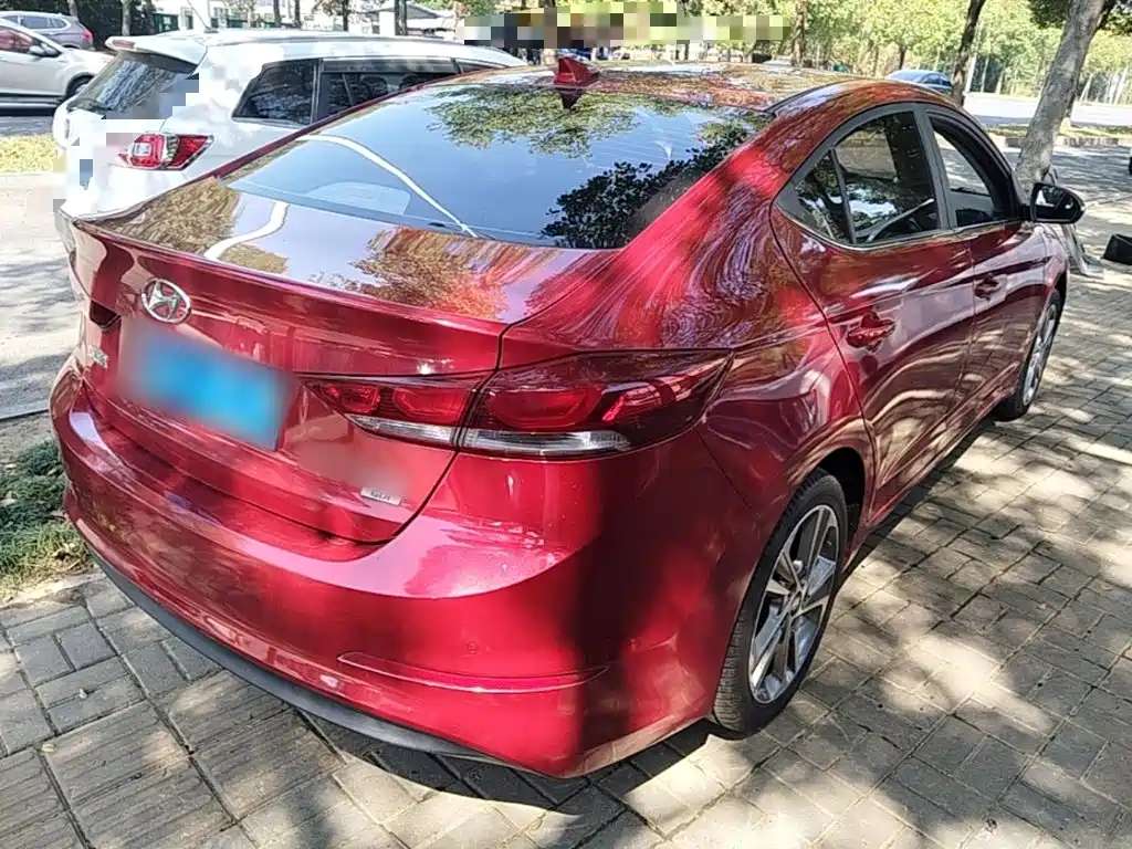 Hyundai Elantra — миниатюра 7