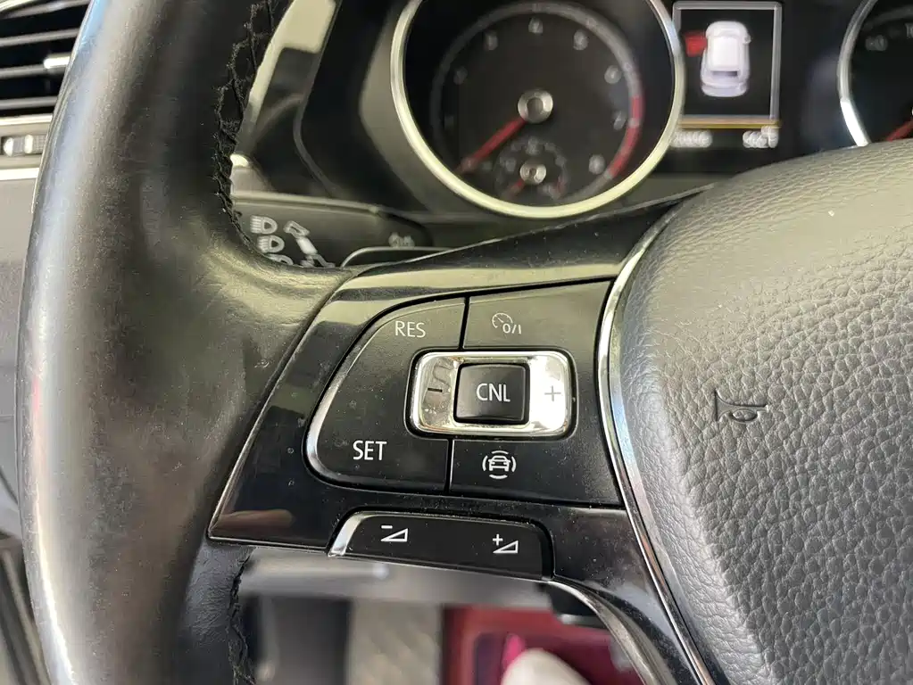 Volkswagen Tiguan L — миниатюра 19