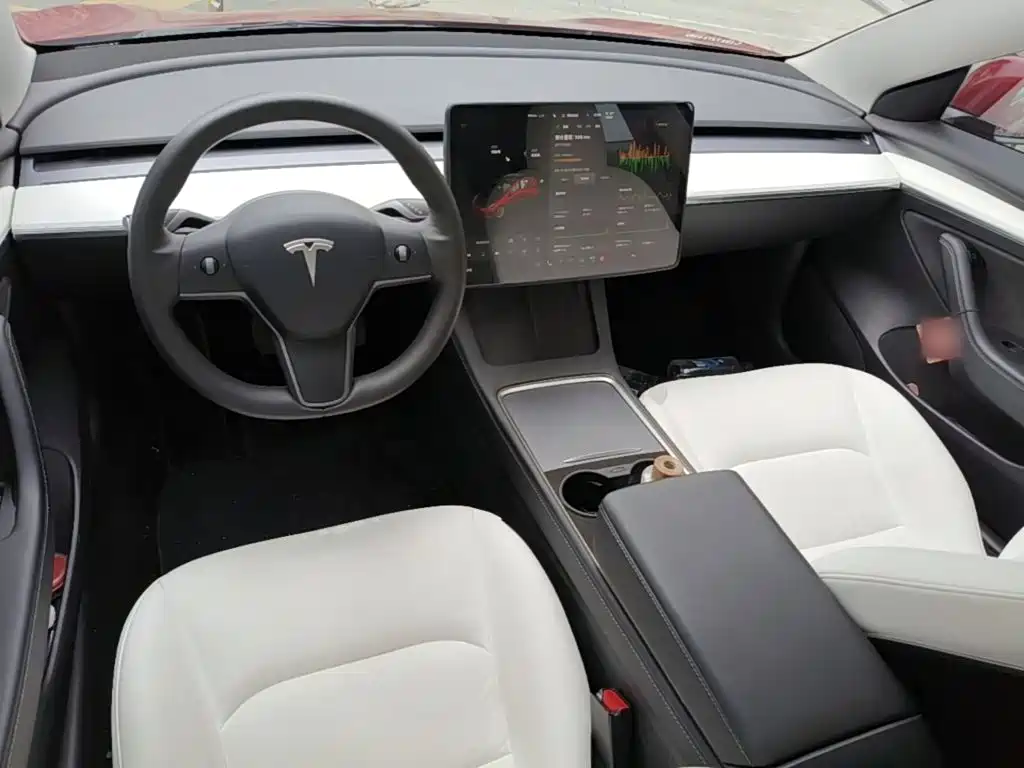 Tesla Model 3 — миниатюра 10