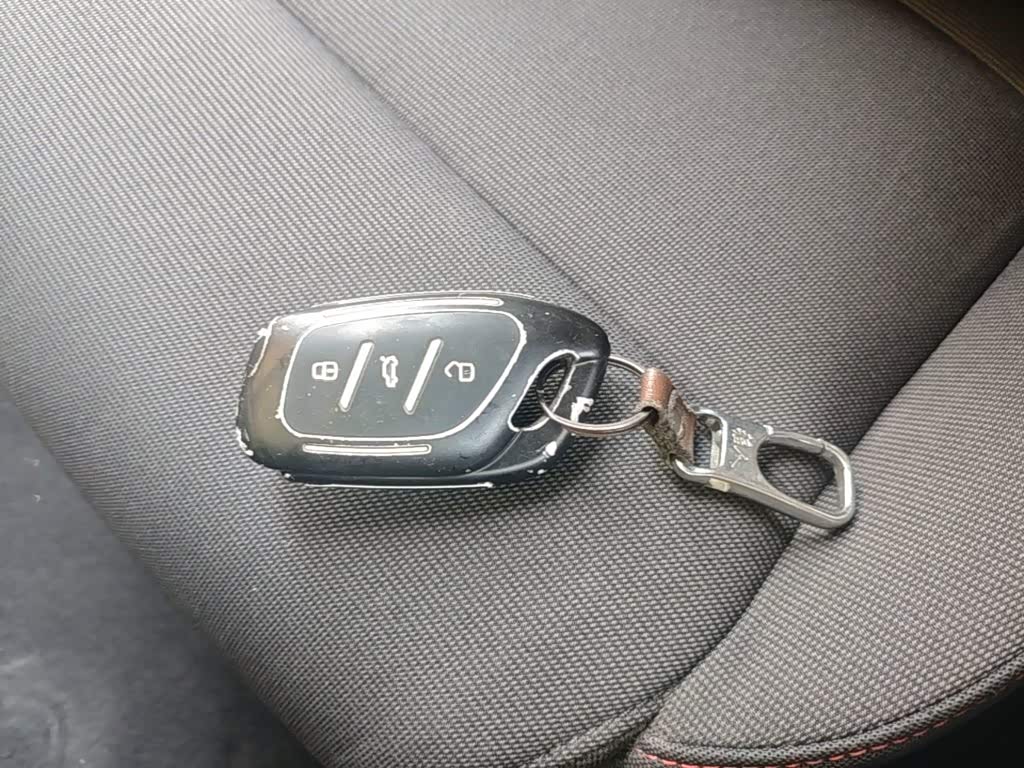 MG MG5 1.5 л 2021 г. Серебристо-серый, пробег 39900 км