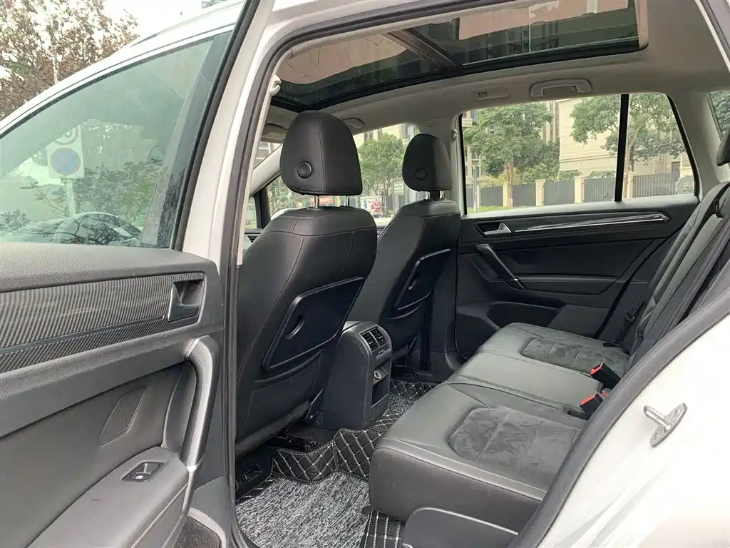 VOLKSWAGEN GOLF*JIAYU