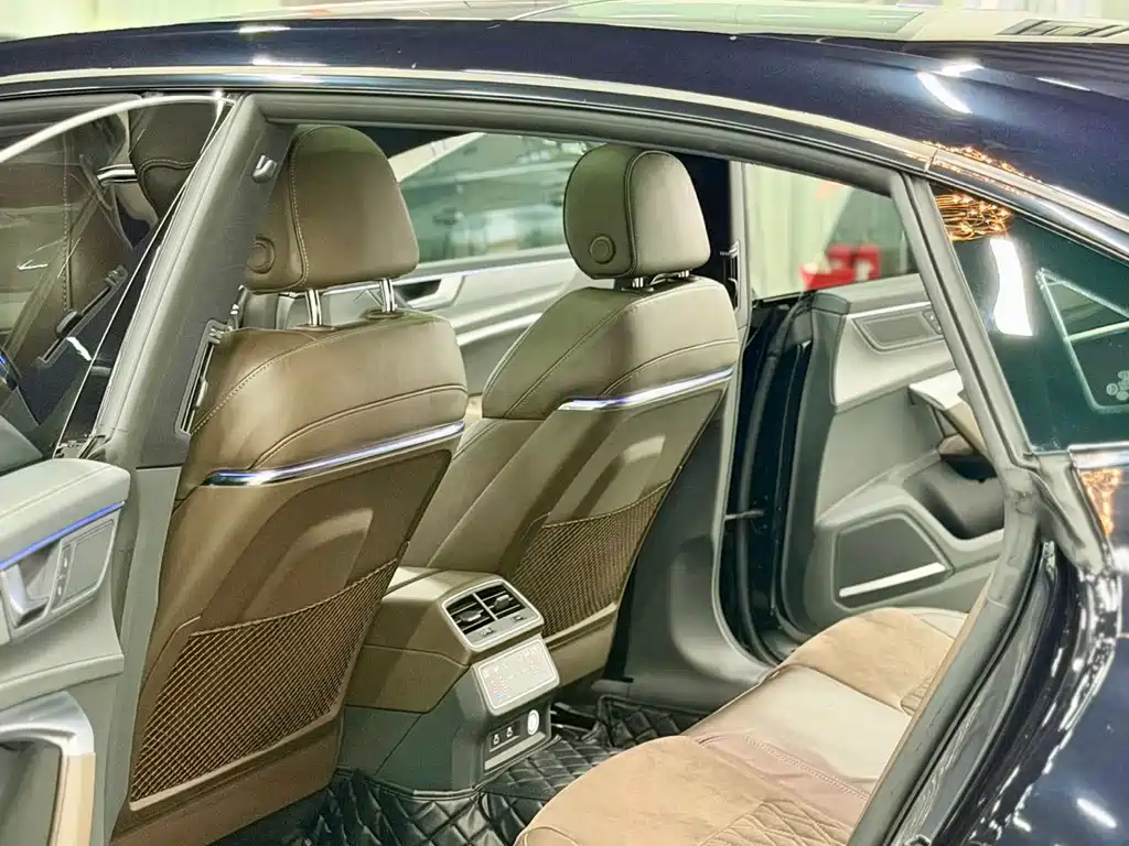 Audi A7L — миниатюра 9