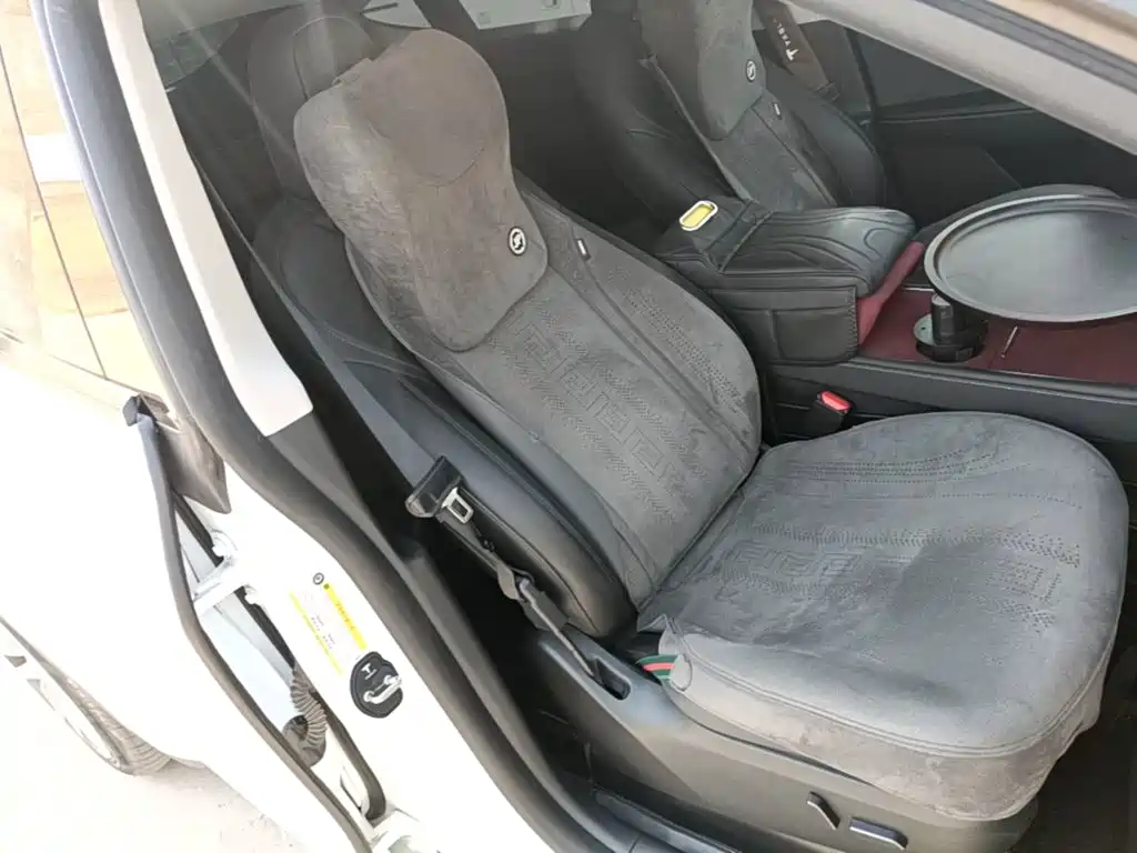 Tesla Model Y — миниатюра 25